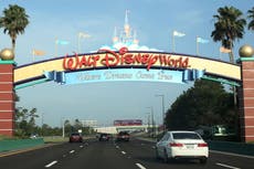 Se burla de autodenominado “republicano cristiano” por criticar a Disney World como demasiado “políticamente correcto”