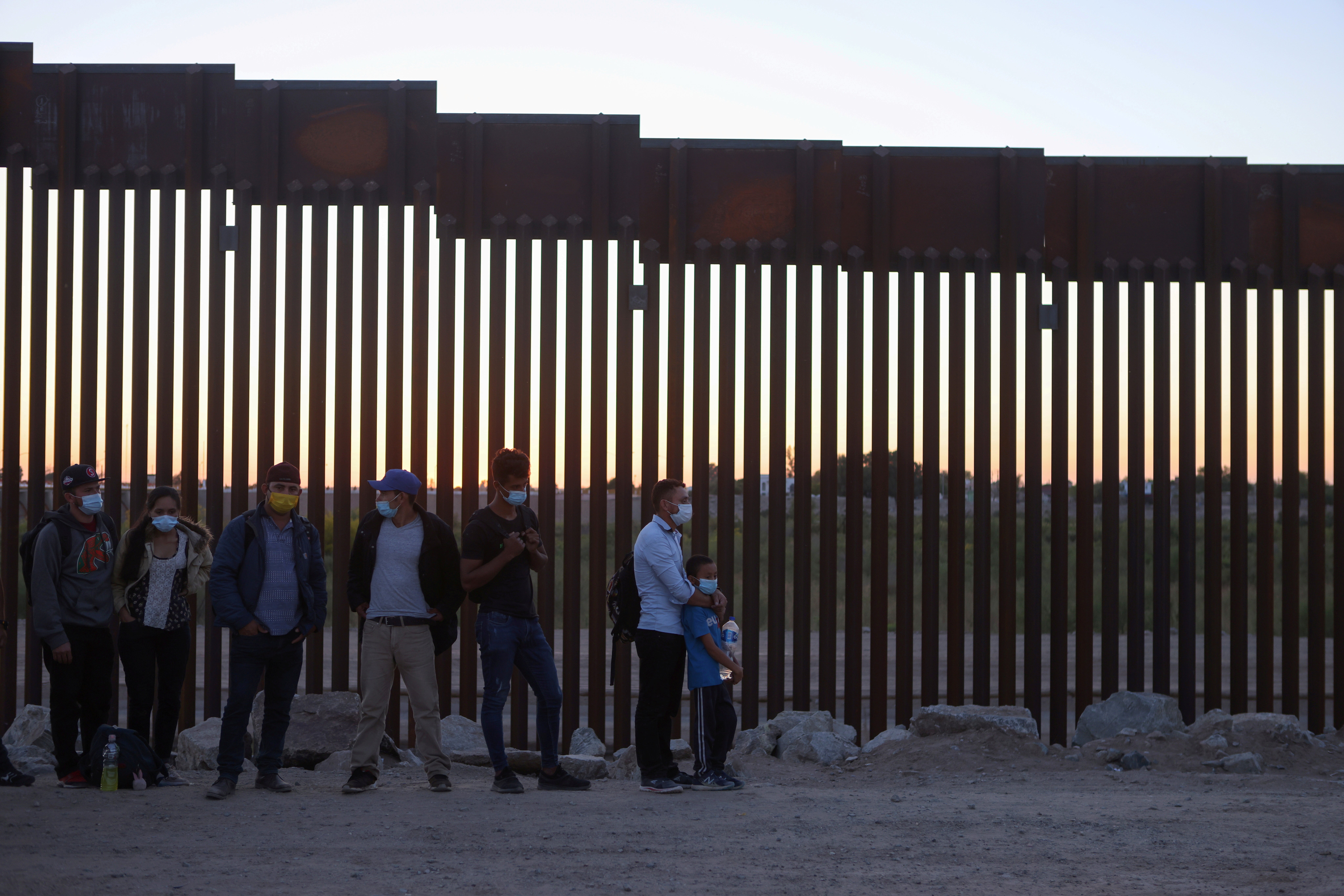 Advierten activistas sobre el fracaso de Biden en revocar la regla fronteriza de Trump que aumento los ataques contra solicitantes de asilo