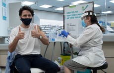 Justin Trudeau recibe vacuna de AstraZeneca