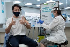 Justin Trudeau recibe vacuna de AstraZeneca