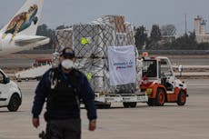 Llegan a Chile primeras vacunas de AstraZeneca