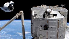 Cápsula reutilizada de SpaceX llega a la EEI con astronautas