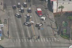 Policías abaten a hombre que los encaró en Los Ángeles