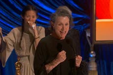 Premios Óscar 2021: El peculiar festejo de France McDormand después de que Nomadland ganara a mejor película