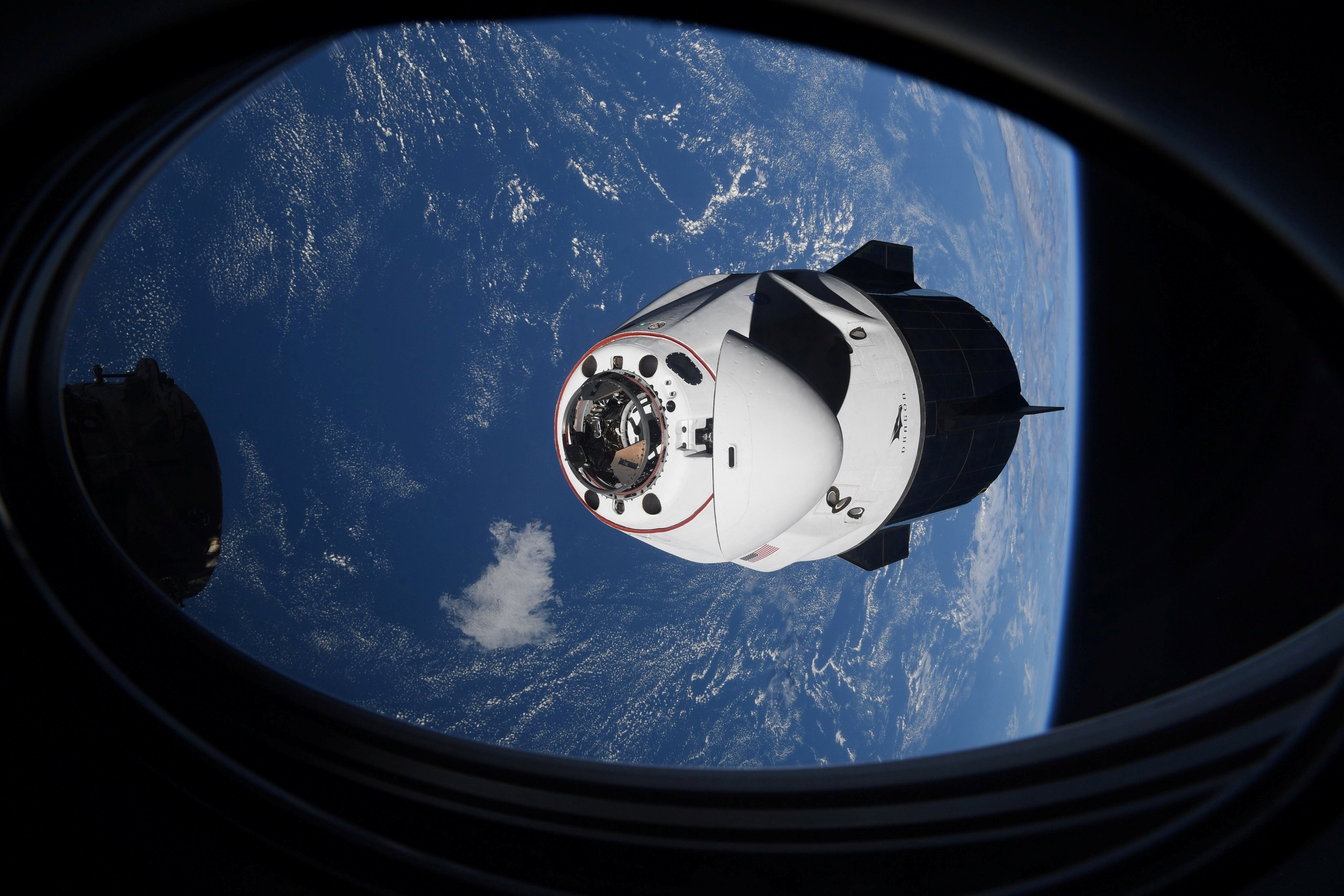 Cápsula SpaceX Dragon evita misterioso objeto volador “desconocido”