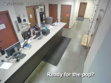 Policías en Colorado se burlan del video sobre el arresto brutal a una mujer con demencia