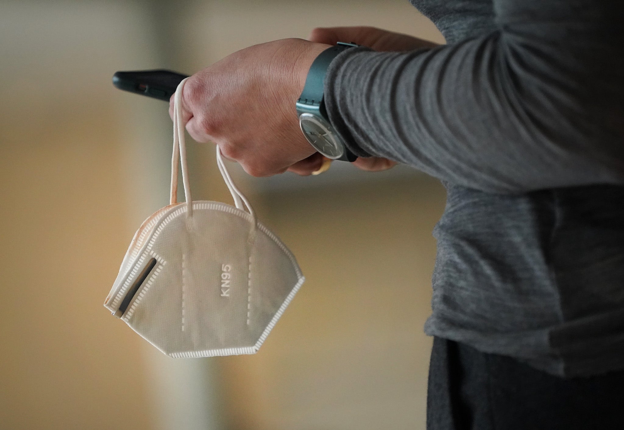 Apple permitirá desbloquear tu iPhone mientras usas cubrebocas