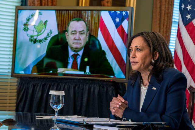 <p>La vicepresidenta aseguró que el gobierno de Estados Unidos analiza las causas que provocan la salida de cientos de miles de personas de Centroamérica cada año</p>