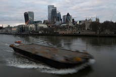 Padre de “héroe” que murió en el Támesis pide honrar a hijo