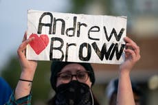 Todo lo que sabemos sobre el tiroteo policial donde murió Andrew Brown Jr.