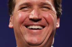 CNN pide a Tucker Carlson que revele si ha sido vacunado después de difundir ataques anti-vacunas