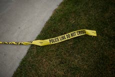 Hombre cae de edificio en San Diego y mata a una mujer
