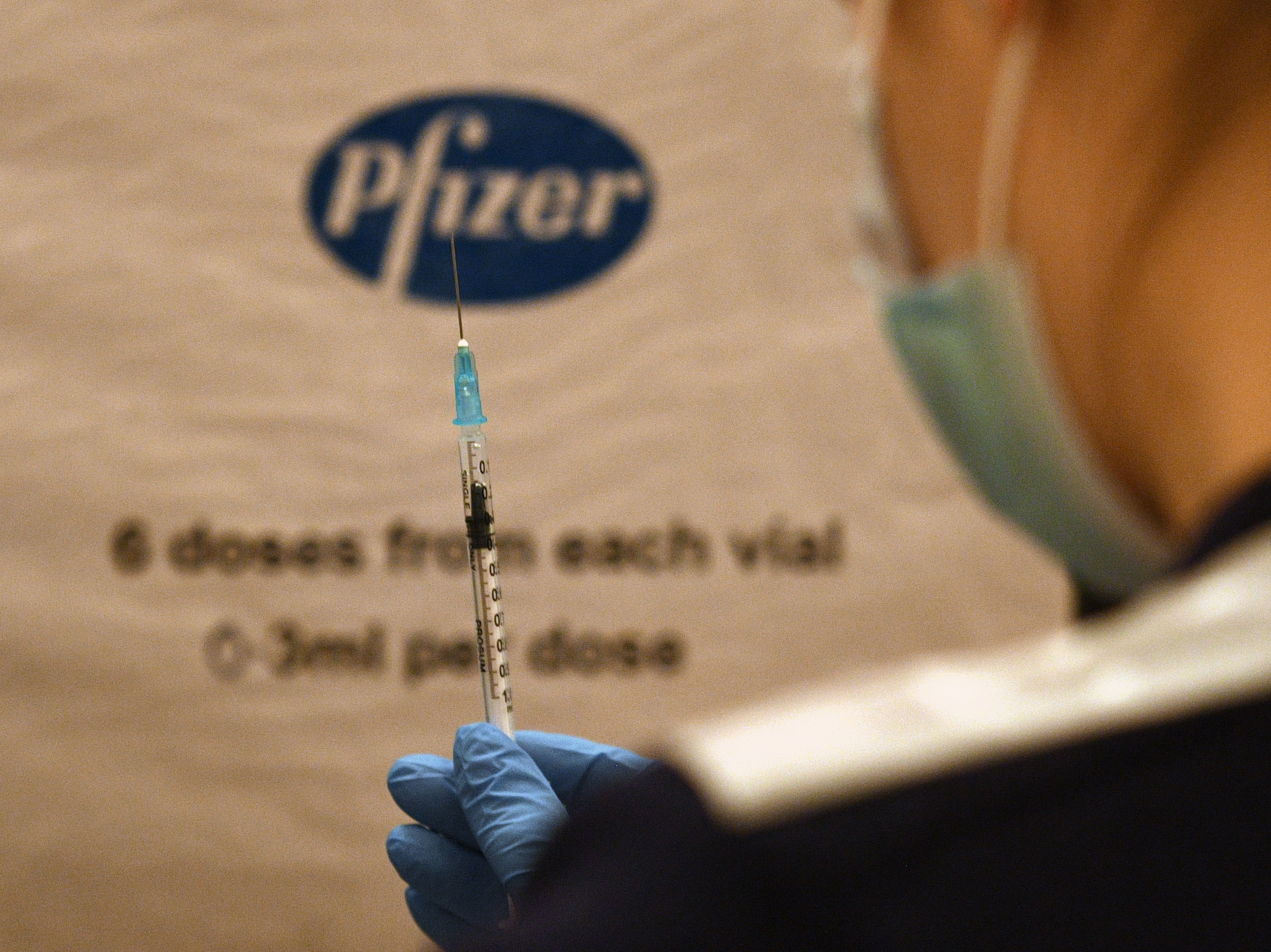 Pfizer busca aprobación total de la FDA para la vacuna anti COVID