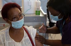Sudáfrica reanuda administración de vacunas COVID-19 de J&J