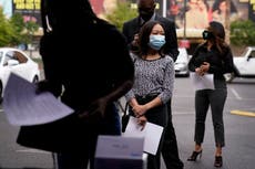 Disminuyen las solicitudes de ayuda por desempleo en EEUU