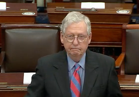 Mitch McConnell dice que el discurso de Biden es un “largo sueño liberal”, ya que no cuenta con planes para resolver responsabilidades básicas. 