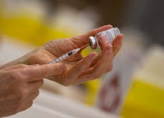 Biden enviará vacunas no utilizadas a los estados donde la demanda sigue superando a los suministros