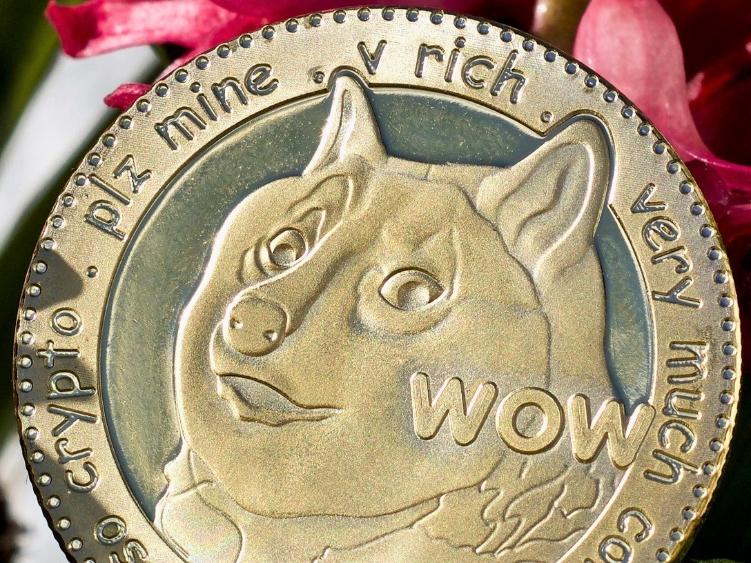 El precio de Dogecoin aumenta; eToro ofrecerá la criptomoneda a sus clientes
