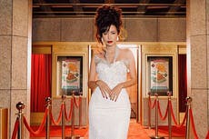 “Selena: La Serie”: Escritores y productores denuncian el poco presupuesto que asignó Netflix al programa