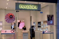 Pandora dejará de usar diamantes extraídos en sus productos