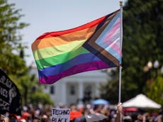 La administración de Biden planea abordar la legislación estatal anti-LGBT+, dice un informe