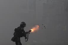 Colombia: Intentan quemar vivos a policías en Bogotá