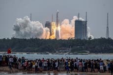 Cohete chino cae a la Tierra sobre el Océano Índico, dicen los rastreadores