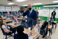 Biden cumple meta del regreso a las escuelas
