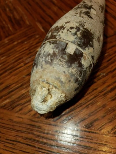 Descubren una bomba de la Segunda Guerra Mundial enterrada en el jardín de una casa en Missouri
