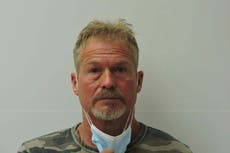 Asesina a su esposa y usa su boleta para votar por Trump