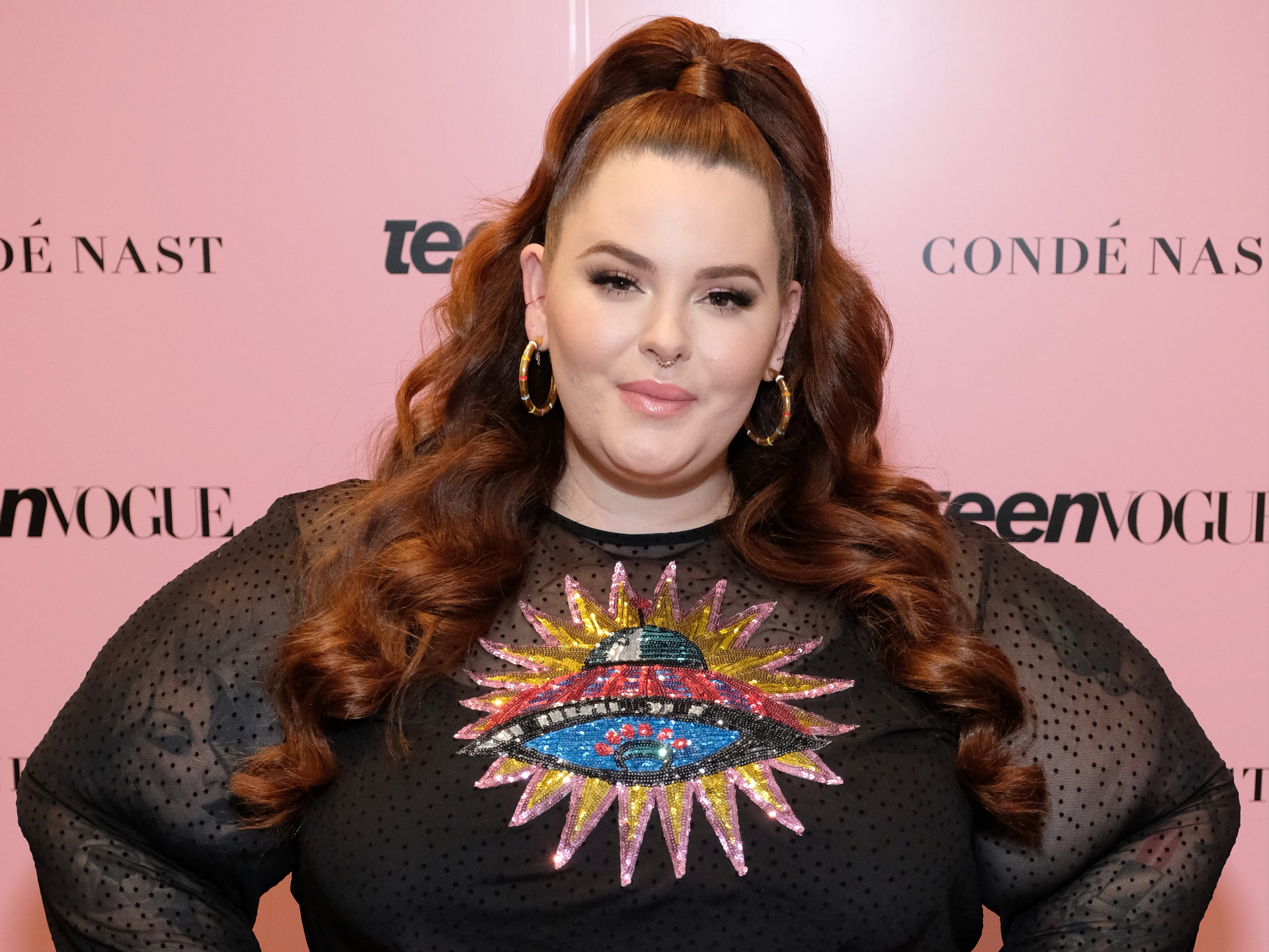 Tess Holliday dice que los comentarios que la acusan de mentir sobre la anorexia muestran un “problema mayor” de falta de representación