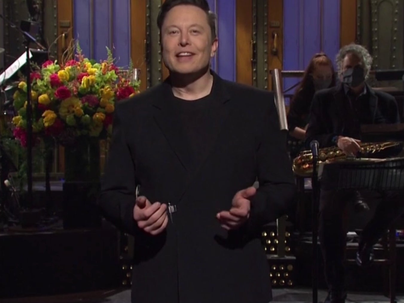 Elon Musk dice que es la primera persona con síndrome de Asperger en presentar SNL durante el monólogo de apertura
