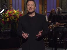 Elon Musk dice que es la primera persona con síndrome de Asperger en presentar SNL durante el monólogo de apertura