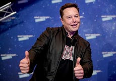 Elon Musk se muestra humilde y arrogante en su debut en SNL