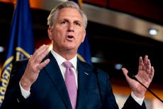 Kevin McCarthy respalda oficialmente a Elise Stefanik para el puesto de liderazgo republicano