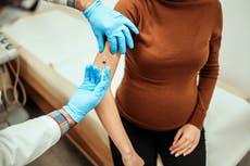 “Tengo 30 semanas de embarazo y soy clínicamente vulnerable, pero no puedo acceder a la vacuna recomendada contra el coronavirus”