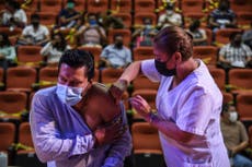 COVID: México registra su cifra de decesos más baja en un año