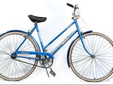 Abogado estadounidense causa revuelo al comprar la bicicleta de la Princesa Diana para exhibición de la supremacía blanca