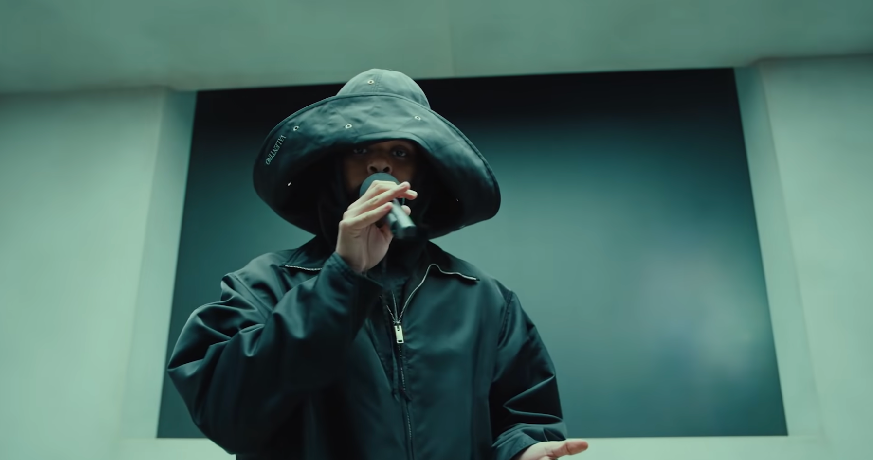 Michelle Obama felicita a The Weeknd por causar un impacto positivo al donar millones en los Brit Awards