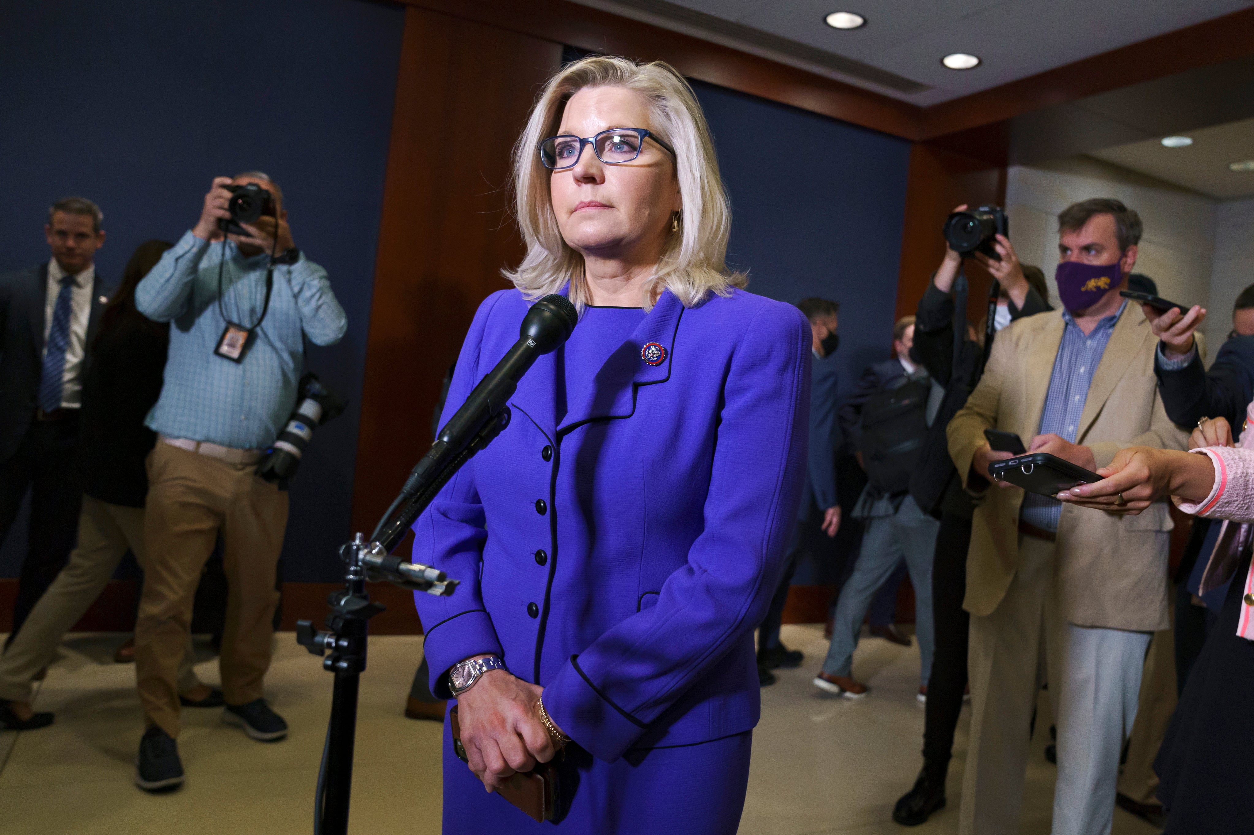 Liz Cheney llama a su reemplazo Elise Stefanik 'cómplice' de la 'gran mentira' de Trump