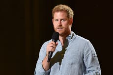 Príncipe Harry dice que la realeza está en un ciclo de “dolor genético” que transmite malos hábitos de crianza