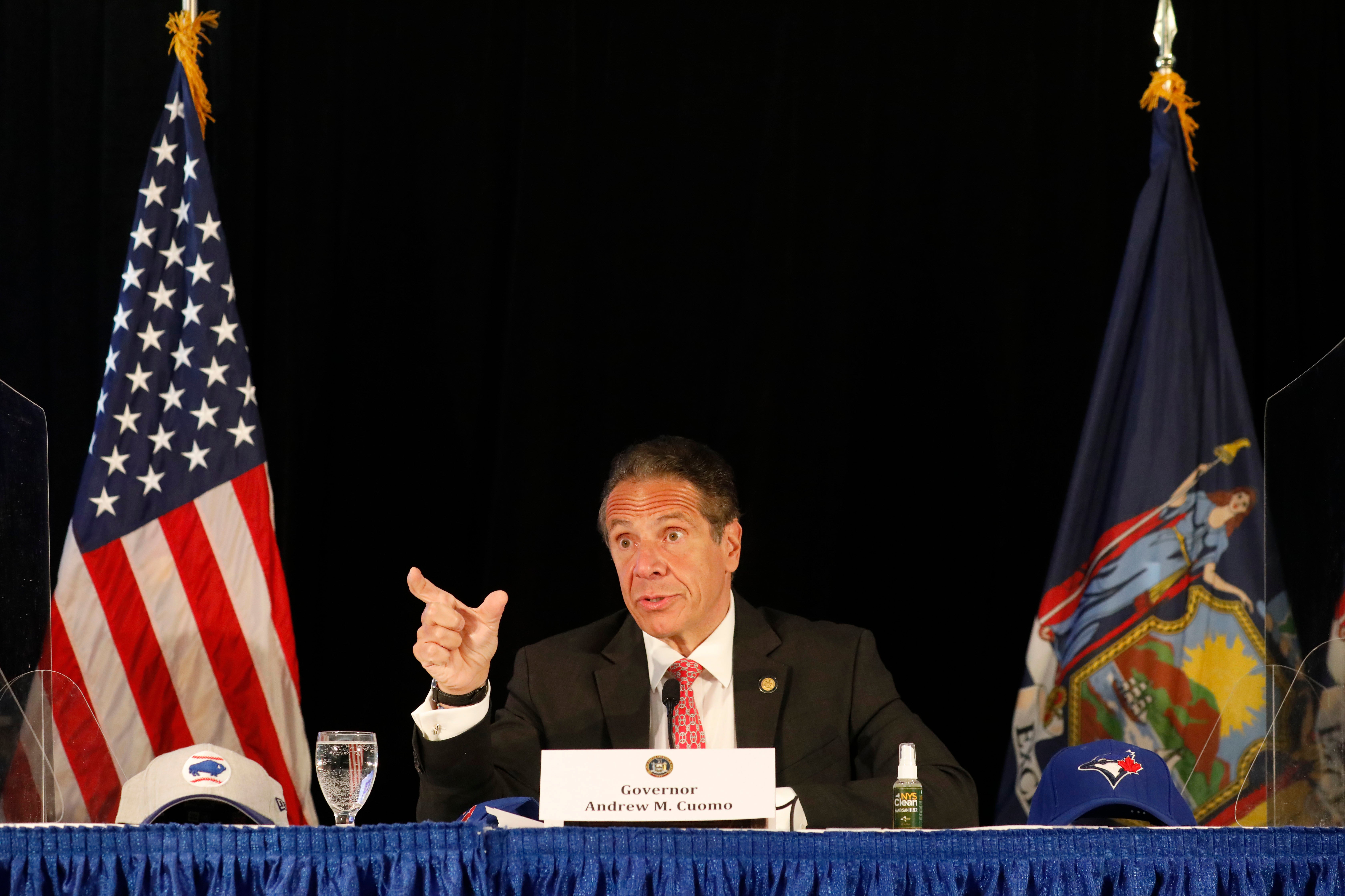 Cuomo está en desacuerdo con la ley de Nueva York que firmó sobre acoso sexual, dice “el acoso no hace que alguien se sienta incómodo”