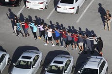 Dos oficiales despedidos por no responder al tiroteo de Parkland serán reintegrados, dictamina un juez
