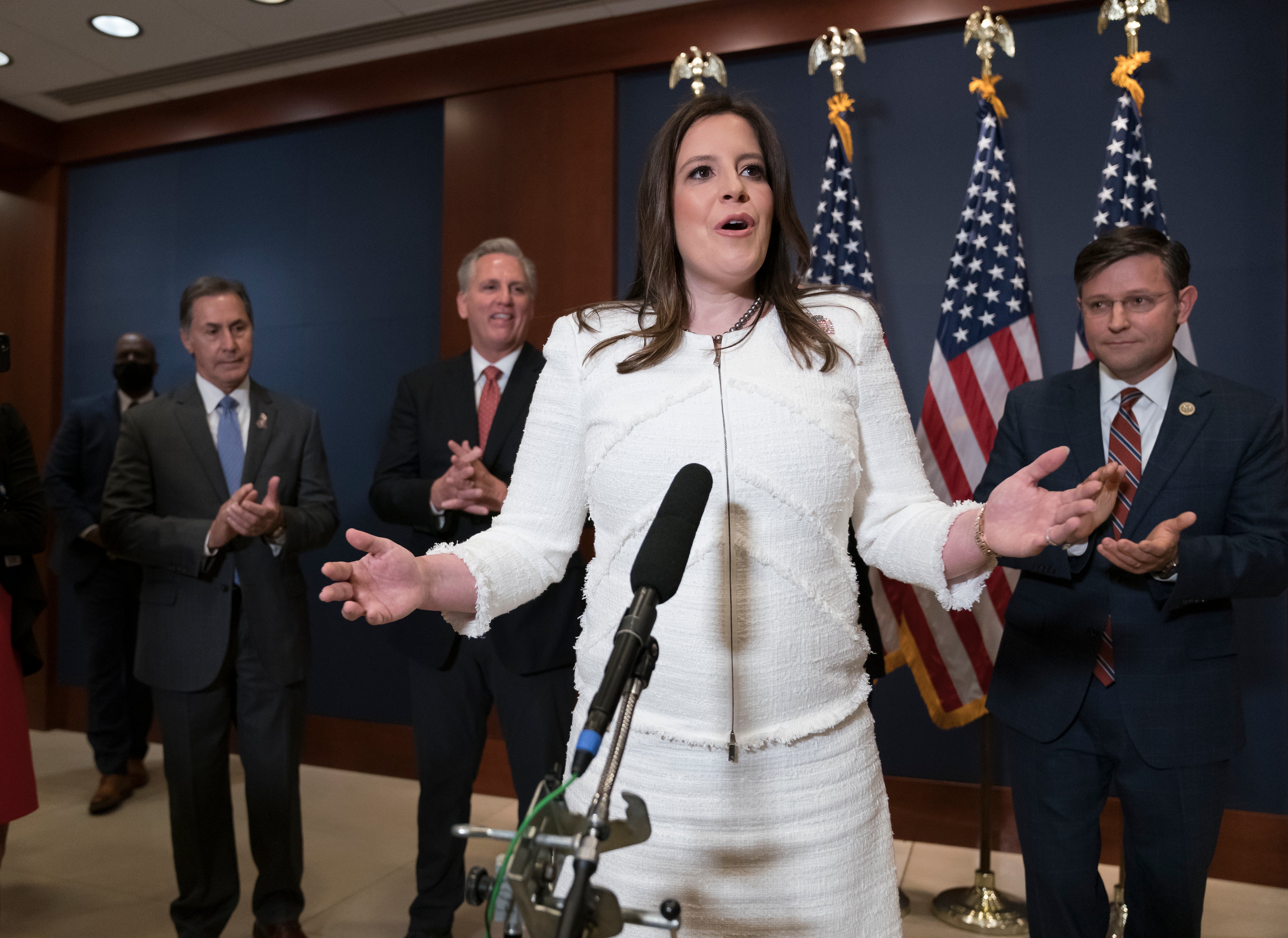 Elise Stefanik agradece a Trump tras ser elegida presidenta de la Conferencia Republicana