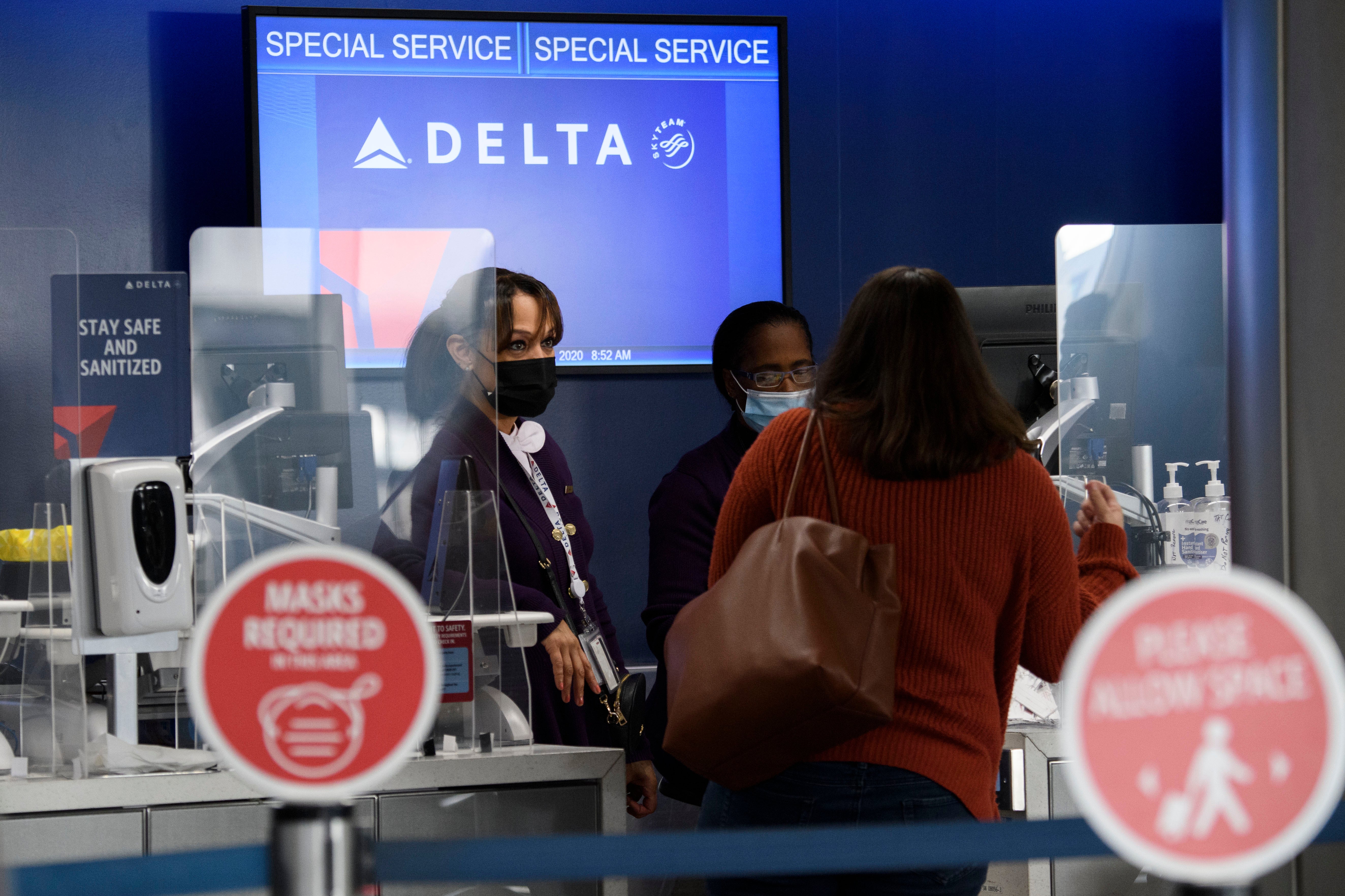 Delta Air Lines se niega a contratar empleados nuevos que no hayan recibido la vacuna de Covid 19