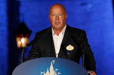 Disney aumenta límite de admisión en sus parques