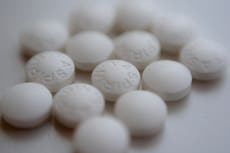 Estadounidenses deben limitar el uso de aspirina para prevenir ataques cardíacos o accidentes cerebrovasculares, nuevas reglas de panel médico