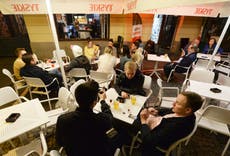 Polonia reabre parcialmente bares y restaurantes