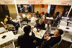 Polonia reabre parcialmente bares y restaurantes