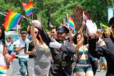 Vetan a policías de eventos del Orgullo Gay en NY